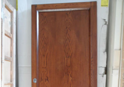 Riparazione porte e infissi sia in legno che in PVC o alluminio.